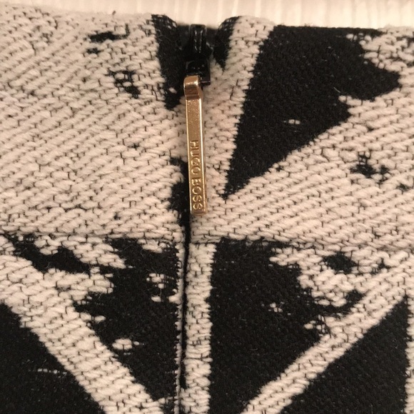 Hugo Boss brand size 8 lined straight skirt with zipper closure - Picture 4 of 7